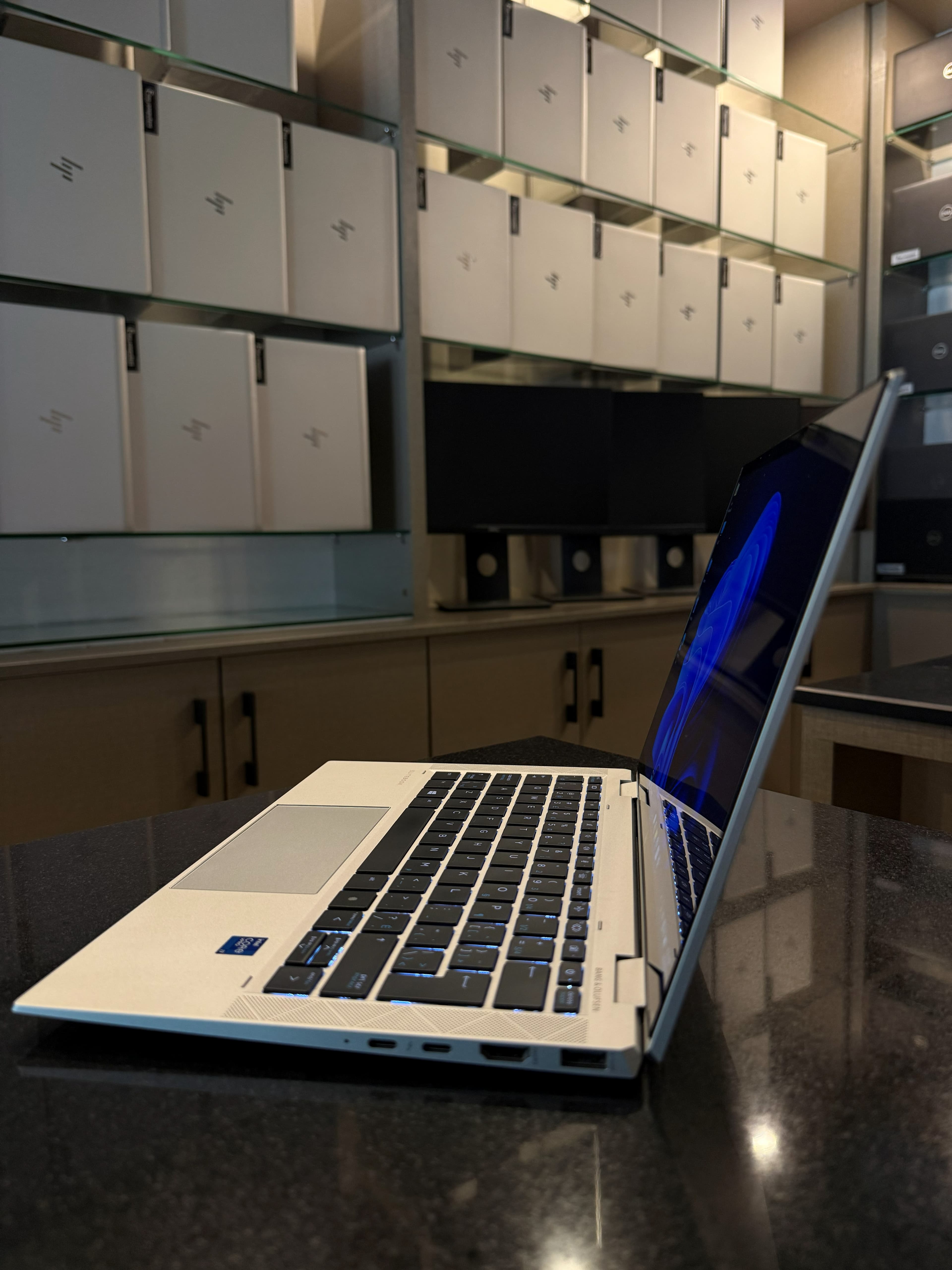 HP 1030 G8